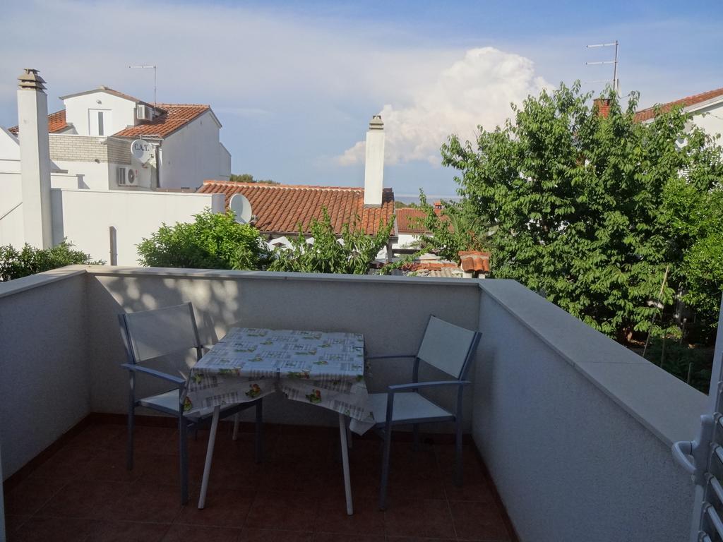 Apartments Mara Mali Lošinj Стая снимка