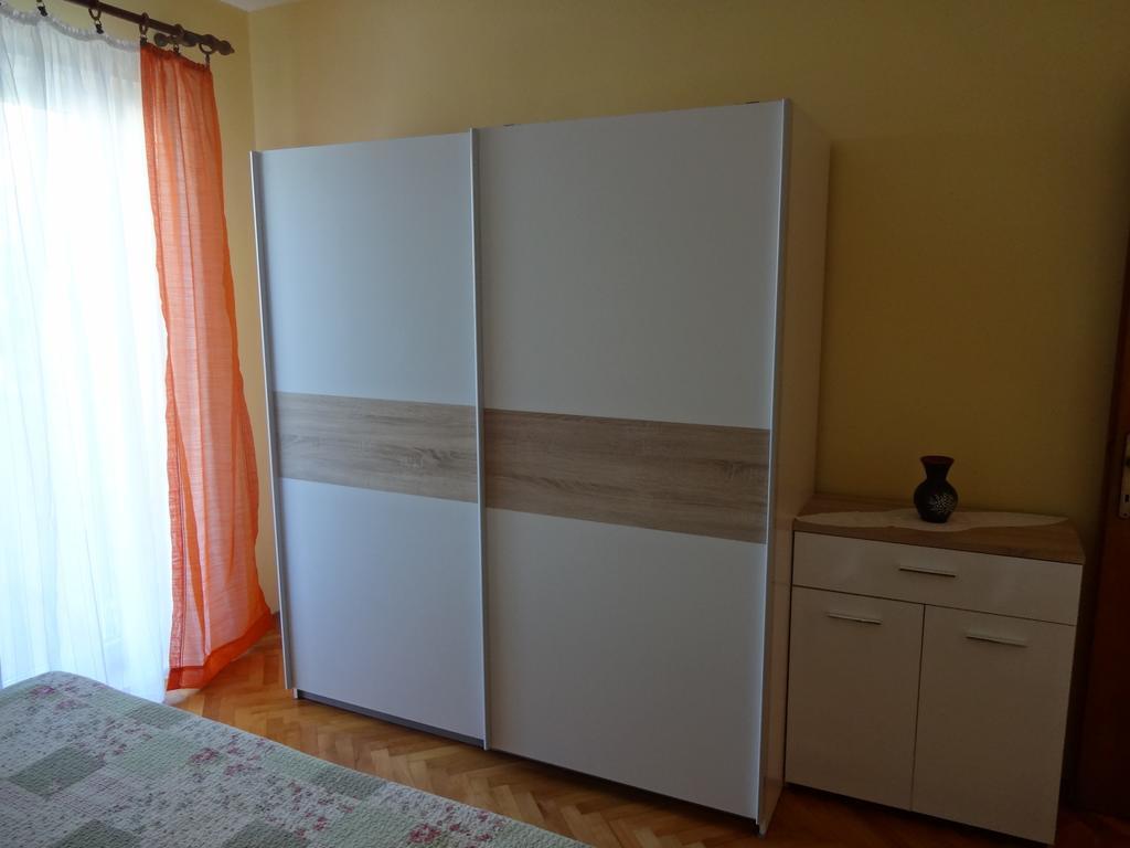 Apartments Mara Mali Lošinj Стая снимка