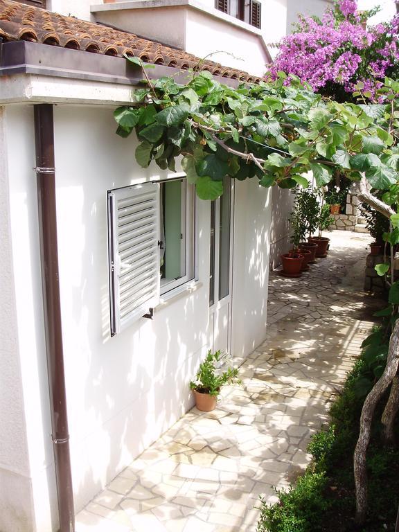 Apartments Mara Mali Lošinj Стая снимка